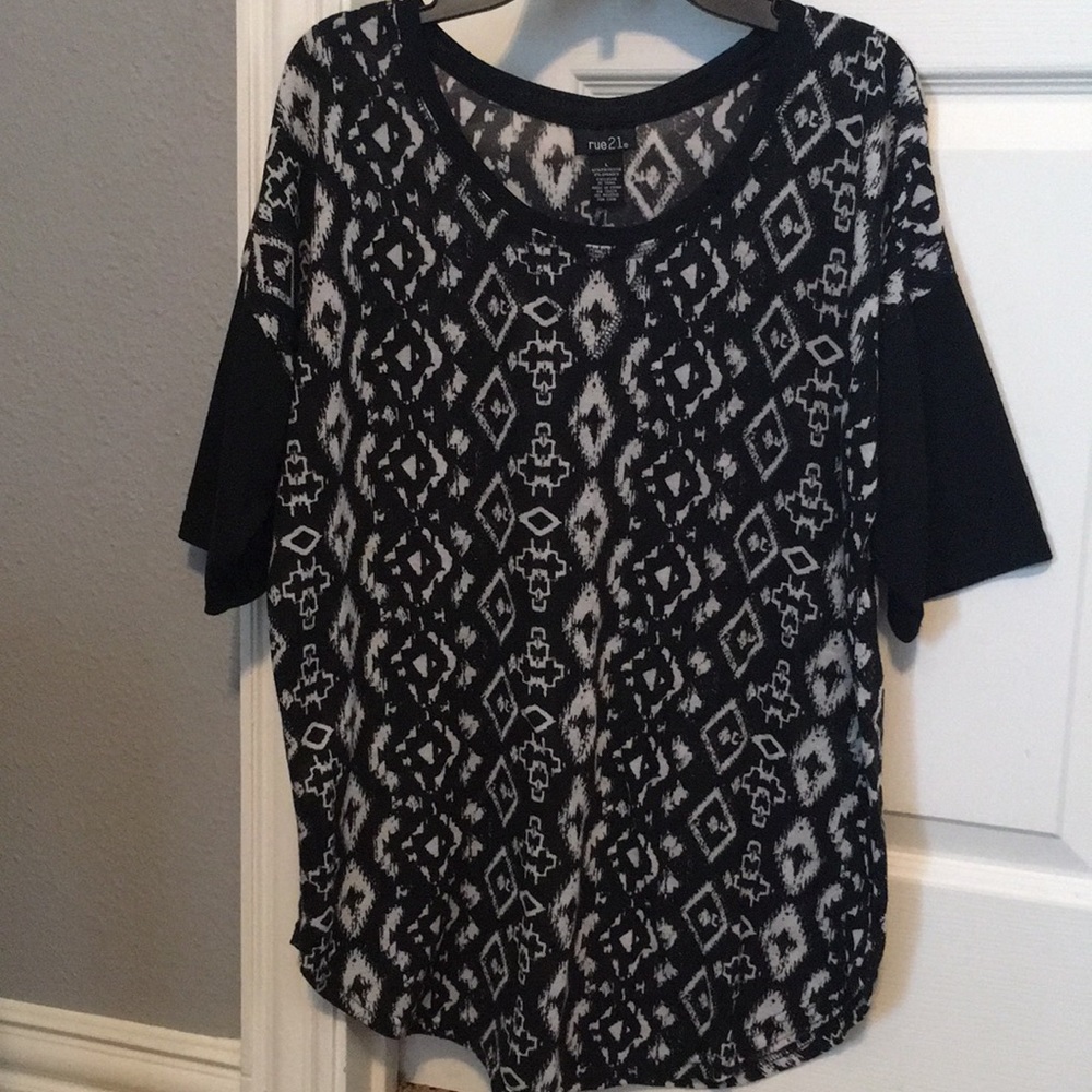 Black and white tribal printed tee